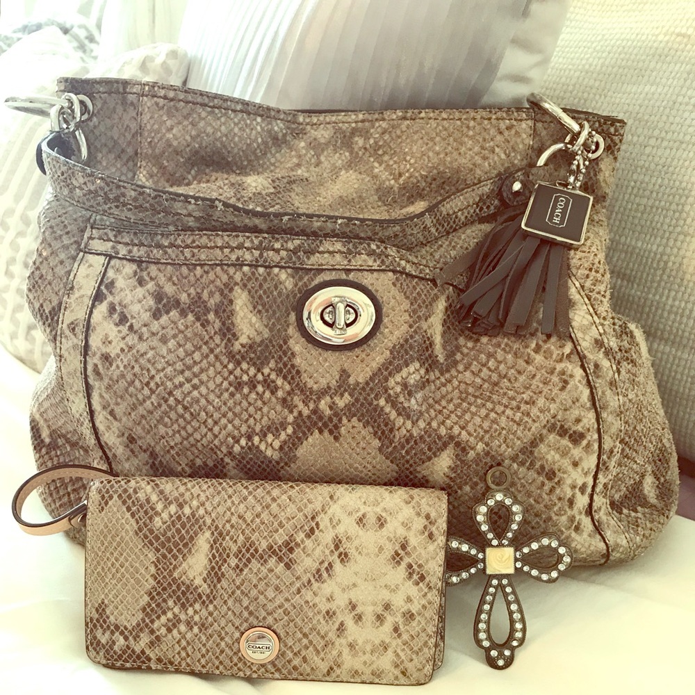 Coach hobo bag & wallet! Buy both & save $15!